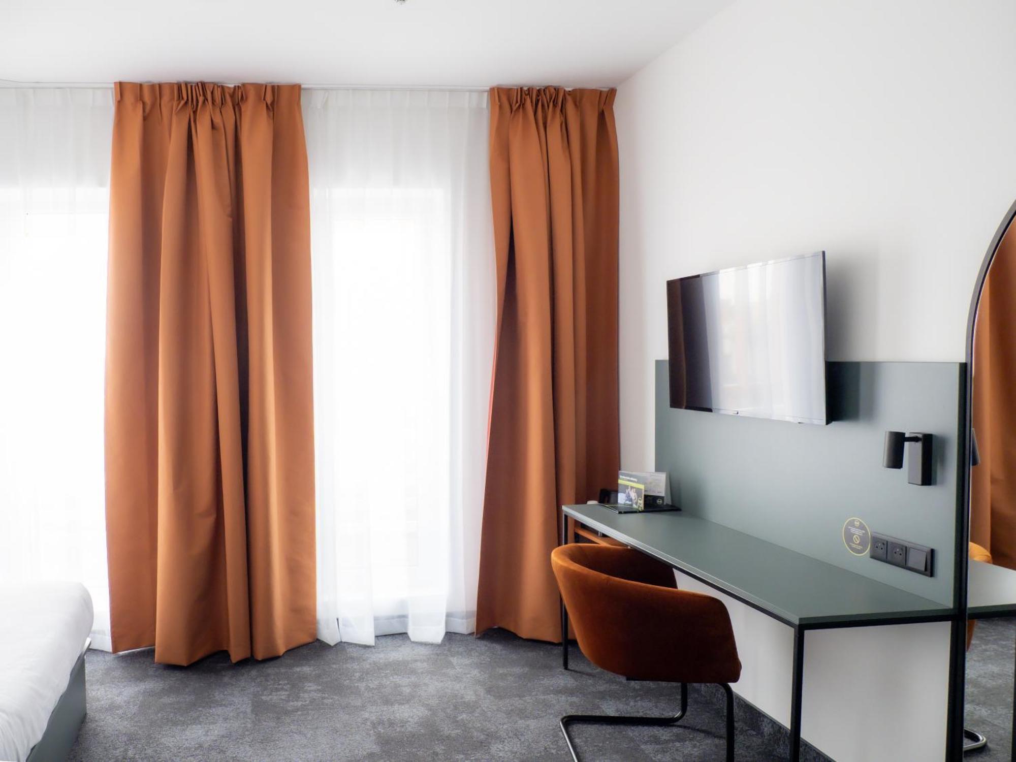 B&B Hotel Leszno Leszno  Bagian luar foto